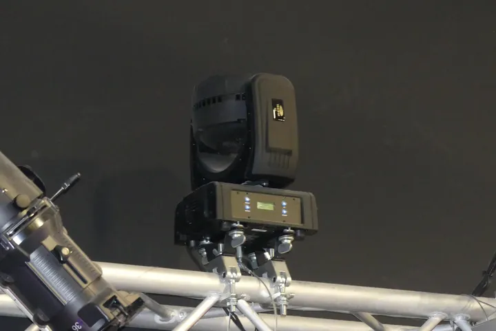 2x Showtec Moving Head Strahler Modell: Tracker Q4